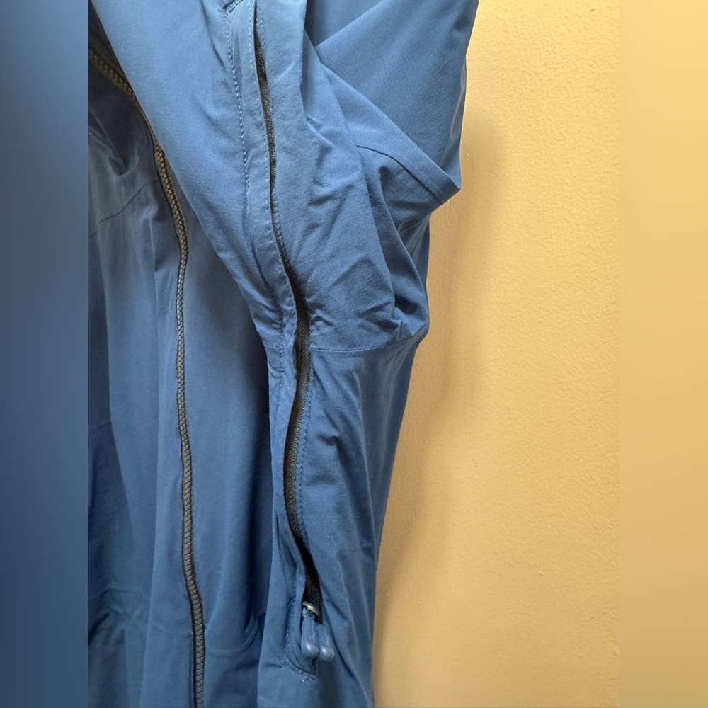 LL Bean Waterproof Primaloft Packaway Jacket, dark marine blue, size small - Picture 6 of 6